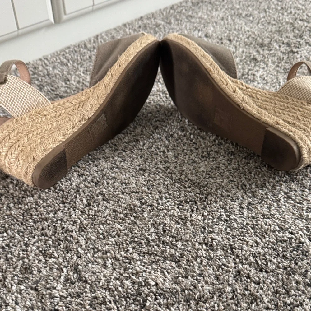 Elegant Beige Women's Espadrille Sandals